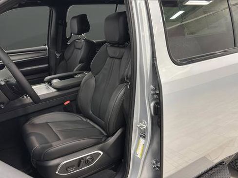 New 2026 Jeep Grand Wagoneer 4WD image 9