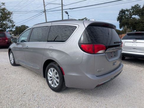 Used 2017 Chrysler Pacifica Touring-L image 7