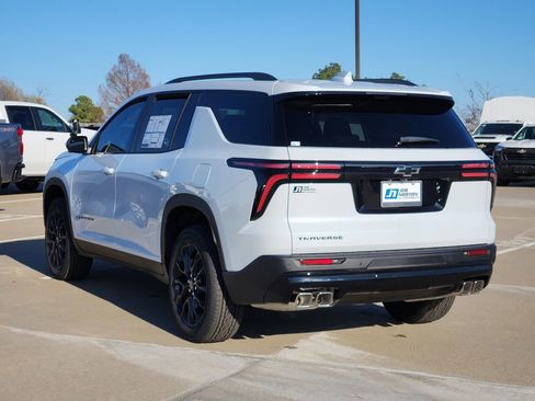 New 2026 Chevrolet Traverse LT image 3