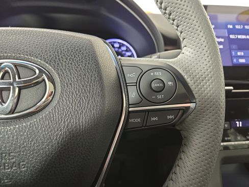 Used 2019 Toyota Avalon Limited image 16