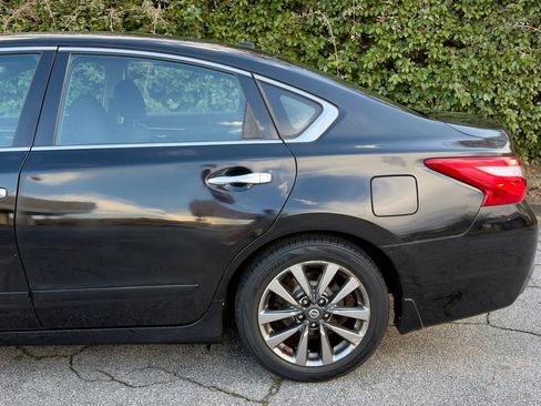 Used 2016 Nissan Altima 2.5 SV w/ Convenience Package image 3