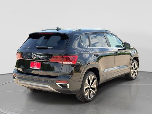 Used 2023 Volkswagen Taos SE FWD image 4