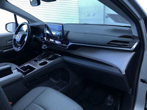 Certified 2024 Toyota Sienna XLE image 24