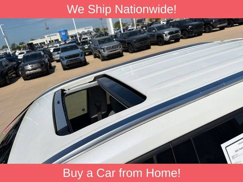 Used 2021 Toyota Highlander XLE AWD/4WD image 10