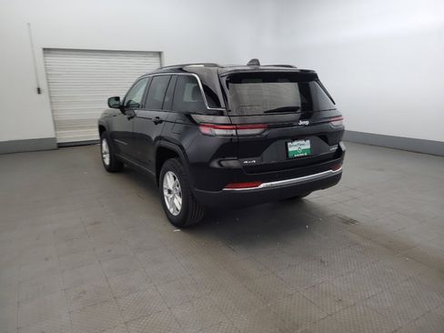 Used 2023 Jeep Grand Cherokee Laredo AWD/4WD image 5