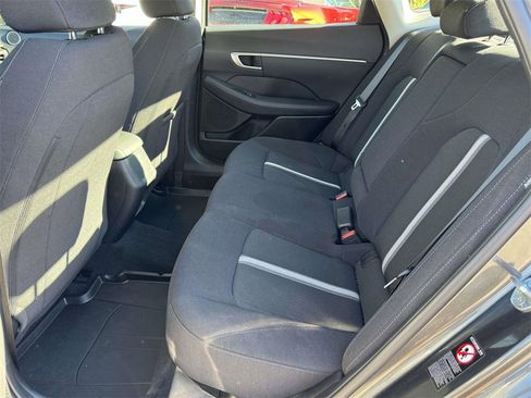 Used 2022 Hyundai Sonata SEL w/ Winter Weather Package image 16