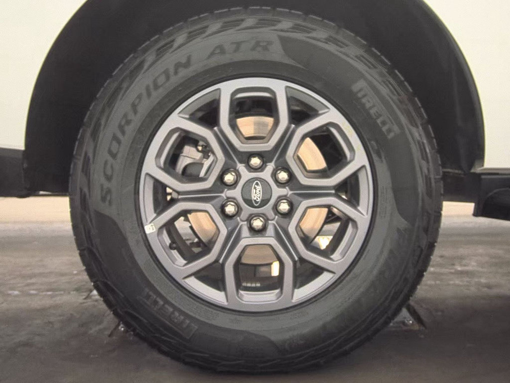 Used 2025 Ford Expedition Active RWD image 9