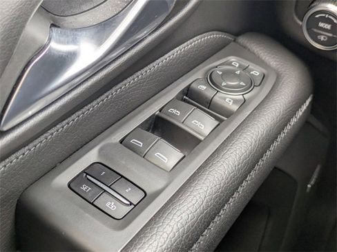 Used 2022 GMC Yukon Denali w/ Denali Ultimate Package image 32