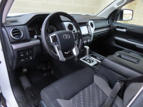 Used 2018 Toyota Tundra SR5 image 25