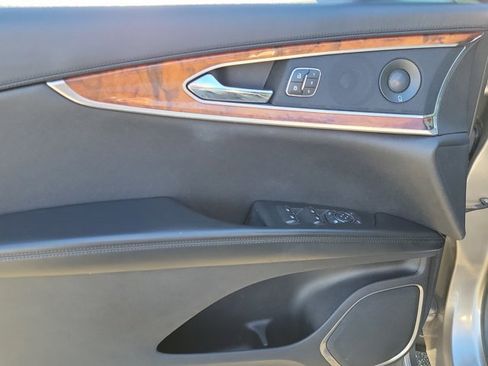 Used 2019 Lincoln Nautilus Reserve image 19