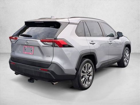 Used 2019 Toyota RAV4 XLE Premium FWD image 5