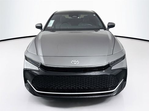 Used 2023 Toyota Crown Limited image 9