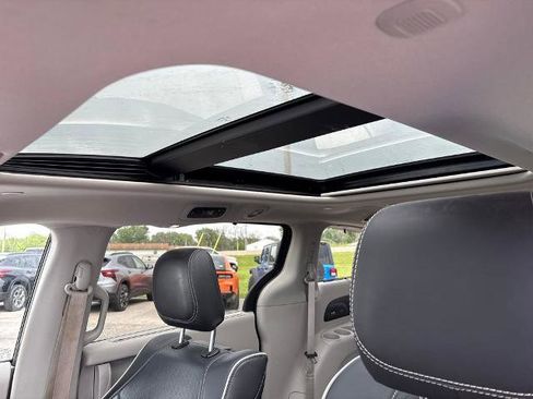 Used 2023 Chrysler Pacifica Limited w/ Uconnect Theater Family Group AWD/4WD image 13