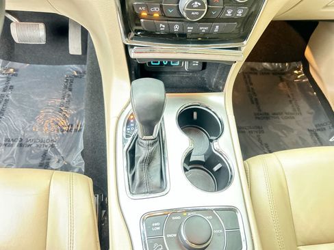 Used 2019 Jeep Grand Cherokee Limited AWD/4WD image 18