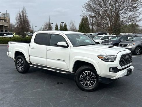 Used 2020 Toyota Tacoma TRD Sport w/ Technology Package image 2