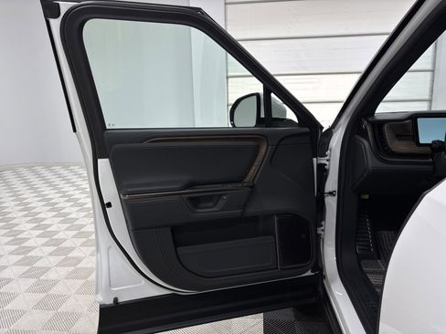 Used 2025 Rivian R1S Premium image 16