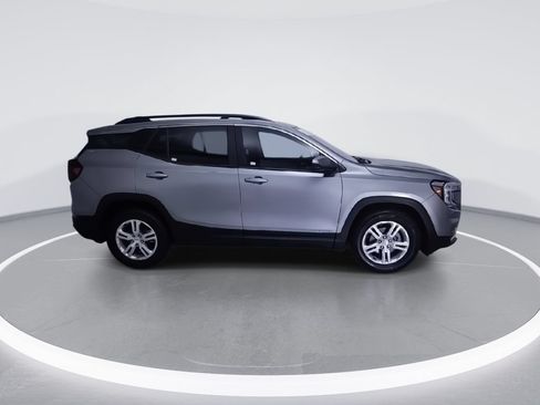 Used 2023 GMC Terrain SLE w/ Driver Convenience Package FWD image 2