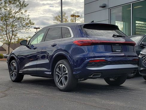 New 2025 Audi Q5 Premium Plus w/ Premium Plus AWD/4WD image 3