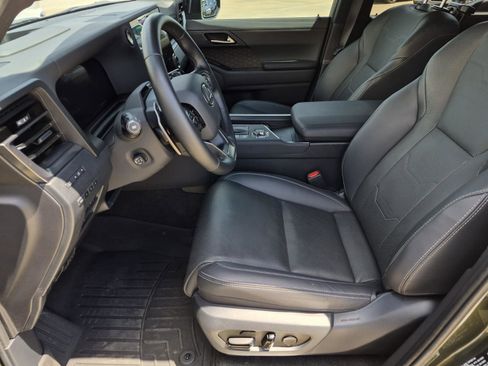 Used 2025 Lexus GX 550 w/ Accessory Package (2T) AWD/4WD image 15