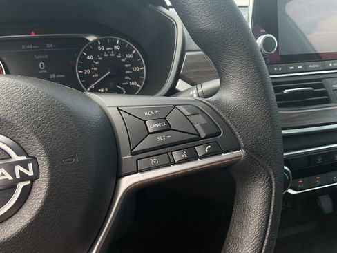 Used 2025 Nissan Altima 2.5 SV FWD image 25
