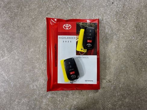 Certified 2025 Toyota Highlander LE AWD/4WD image 35