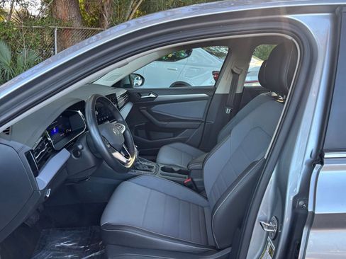 Used 2025 Volkswagen Jetta SE image 27