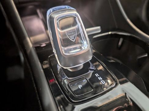 Used 2024 Volvo XC40 B5 Plus image 24