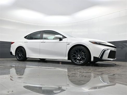 Used 2025 Toyota Camry SE w/ Convenience Package image 27