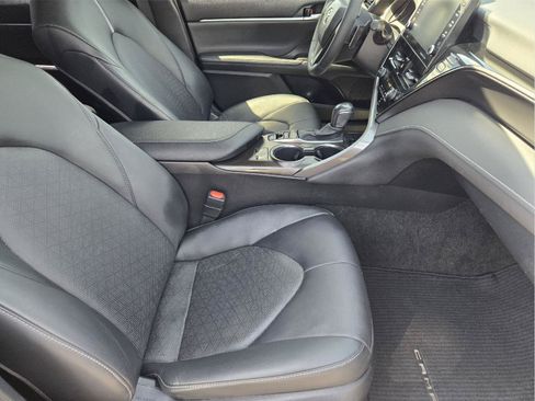 Used 2022 Toyota Camry XSE FWD image 14