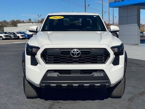 Used 2024 Toyota Tacoma TRD Off-Road image 2