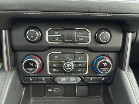 Used 2021 Chevrolet Tahoe Z71 w/ Z71 Signature Package image 15