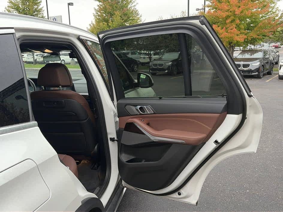 Used 2021 BMW X5 xDrive40i w/ Executive Package AWD/4WD image 8