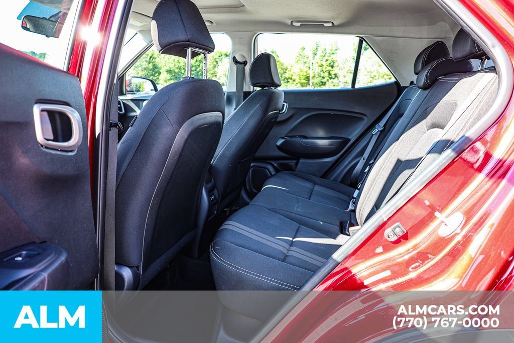Used 2025 Hyundai Venue SEL FWD image 18