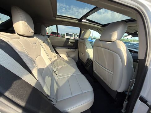 Used 2021 Cadillac XT4 Luxury w/ Cold Weather Package AWD/4WD image 20