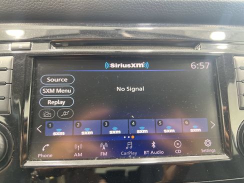 Used 2018 Nissan Rogue SV AWD/4WD image 16