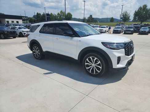 Used 2025 Ford Explorer ST-Line AWD/4WD image 21