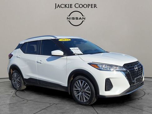 Used 2023 Nissan Kicks SV image 7