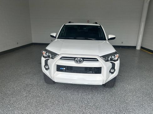 Used 2022 Toyota 4Runner SR5 AWD/4WD image 5