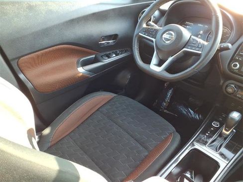 Certified 2021 Nissan Kicks SR image 9