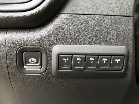 Used 2025 Chevrolet Silverado 2500 Custom w/ Custom Value Package image 11