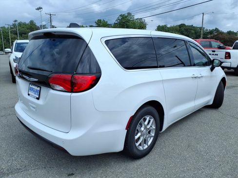 New 2027 Chrysler Pacifica LX FWD image 4
