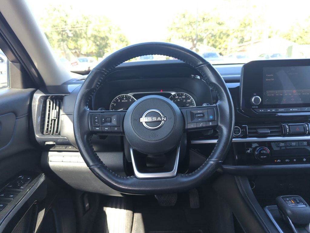 Used 2022 Nissan Pathfinder SV AWD/4WD image 17