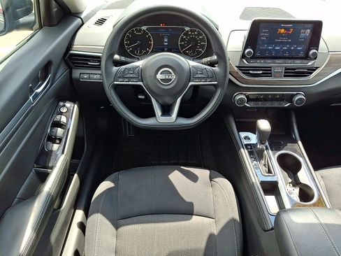 Used 2023 Nissan Altima 2.5 SV FWD image 13
