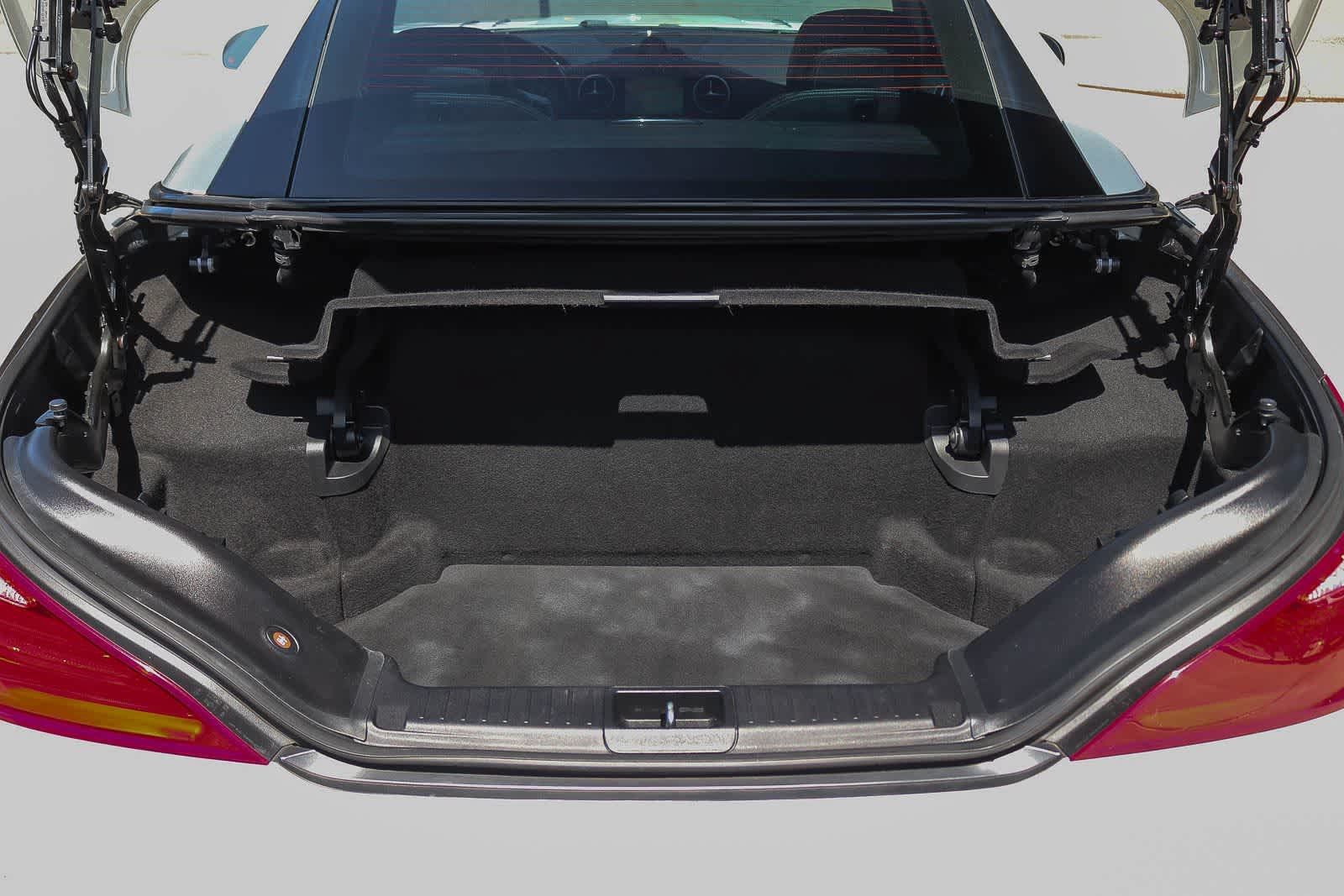 Used 2016 Mercedes-Benz SL 550 w/ Driver Assistance Package image 23