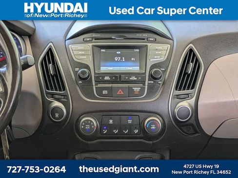 Used 2015 Hyundai Tucson SE FWD image 19