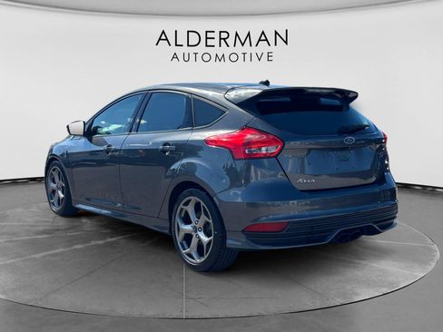 Used 2018 Ford Focus ST FWD image 3
