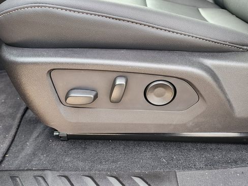 New 2025 GMC Canyon Elevation w/ Convenience Package image 17