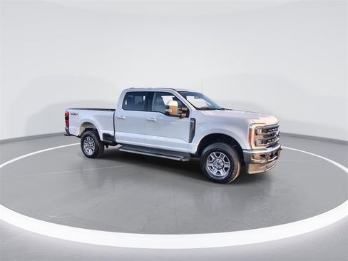 Used 2023 Ford F250 Lariat image 2