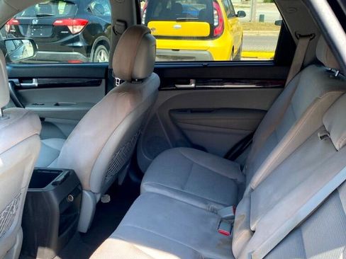 Used 2014 Kia Sorento LX image 10
