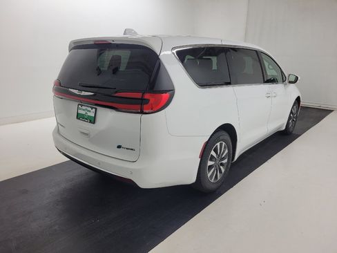 Used 2022 Chrysler Pacifica Touring-L FWD image 9